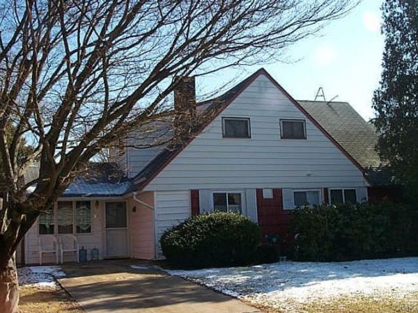 15 Ponder Lane, Levittown, NY 11756