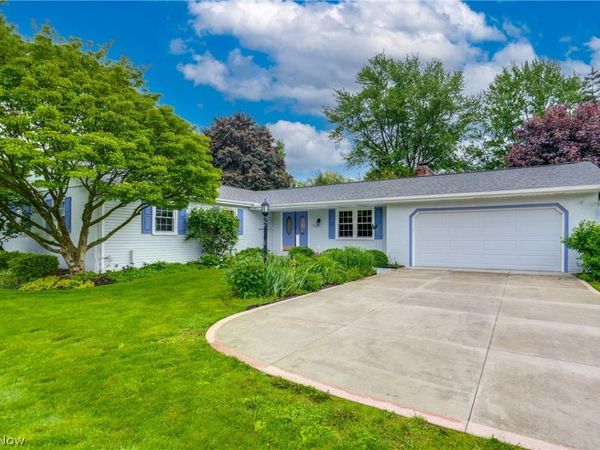 2420 Orchid Street NW, North Canton, OH 44720