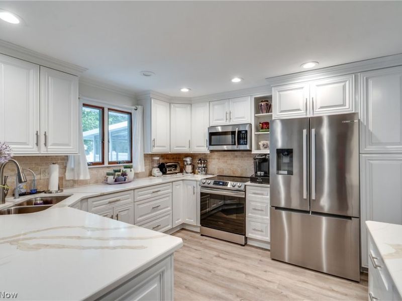 2420 Orchid Street NW, North Canton, OH 44720 Photo 7