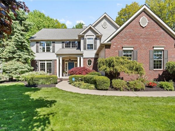 255 Williamsburg Drive , Avon Lake, OH 44012