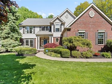 255 Williamsburg Drive, Avon Lake, OH 44012