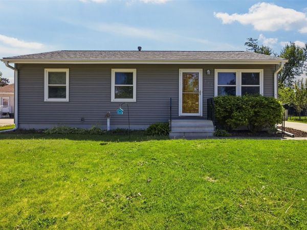 425 Elder Lane NW, Cedar Rapids, IA 52405