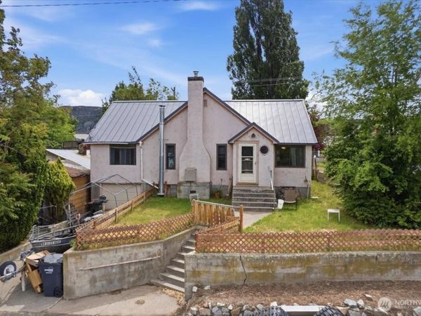 118 Coulee Boulevard, Electric City, WA 99123