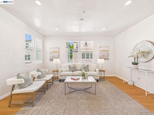 511 Summer Ln, Richmond, CA 94806