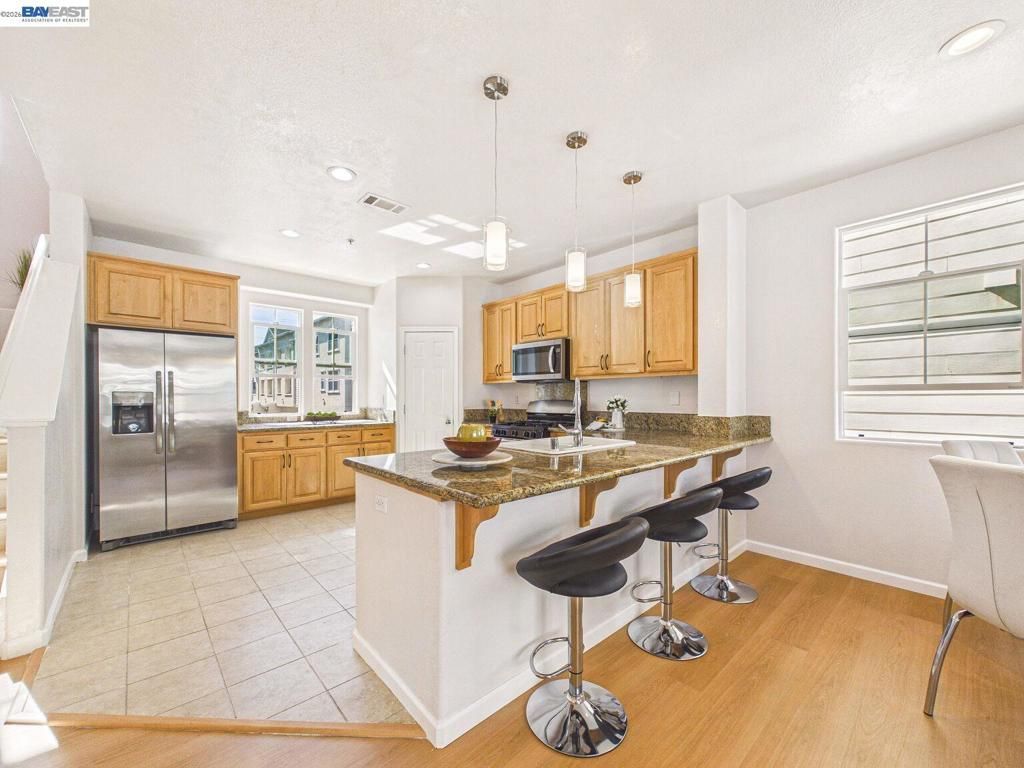 511 Summer Ln, Richmond, CA 94806 Main Photo