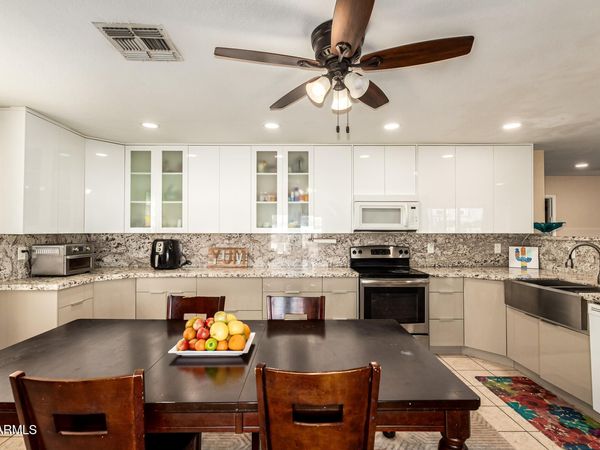 2 E MURIEL Drive, Phoenix, AZ 85022