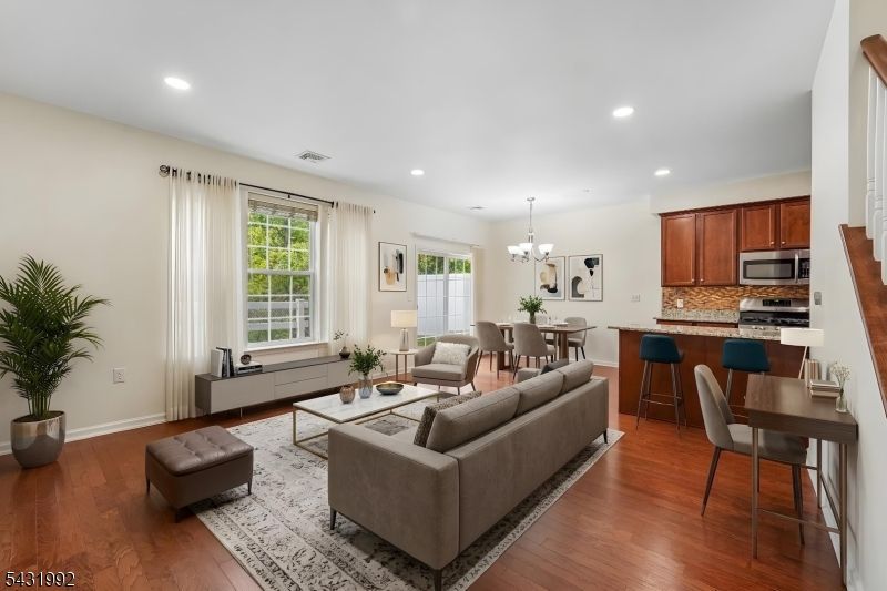 605 Lopez Ln, Morris Plains, NJ 07950 Main Photo