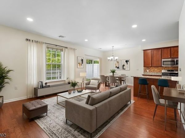 605 Lopez Ln, Morris Plains, NJ 07950