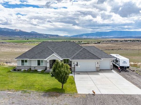 351 W SKYLINE DR, Loa, UT 84747