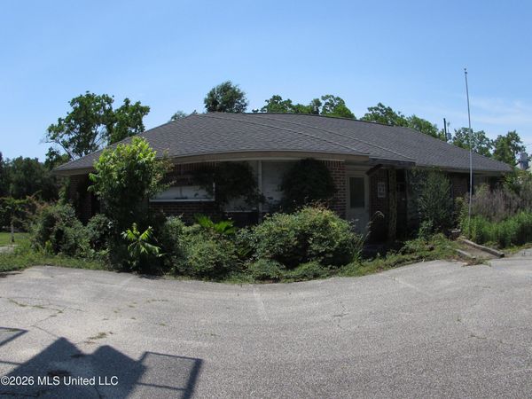 14121 Dedeaux Road, Gulfport, MS 39503