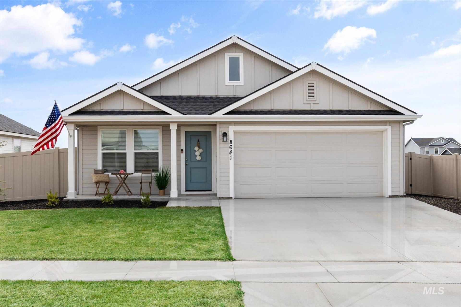 8641 E Velvet Ash St, Nampa, ID 83687 Main Photo
