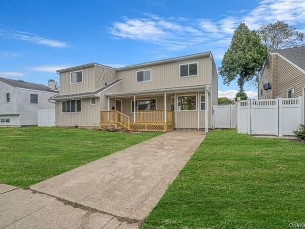 5 Cheryl Lane , North Babylon, NY 11703