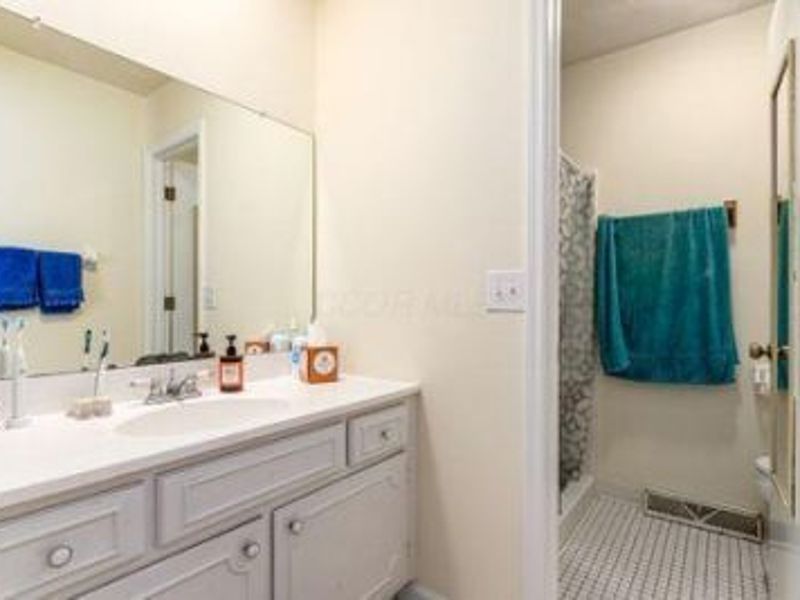 1003 Cross Country Drive , Columbus, OH 43235 Photo 25