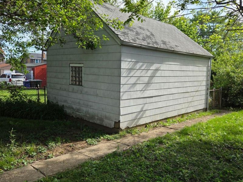 584 Chestershire Road , Columbus, OH 43204 Photo 3