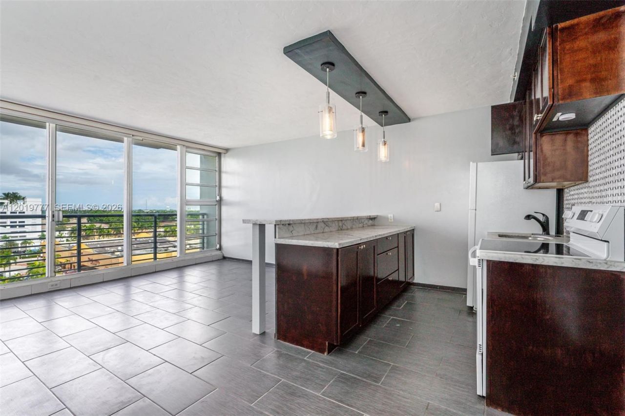 1720 Harrison St , Unit 9F, Hollywood, FL 33020 Photo
