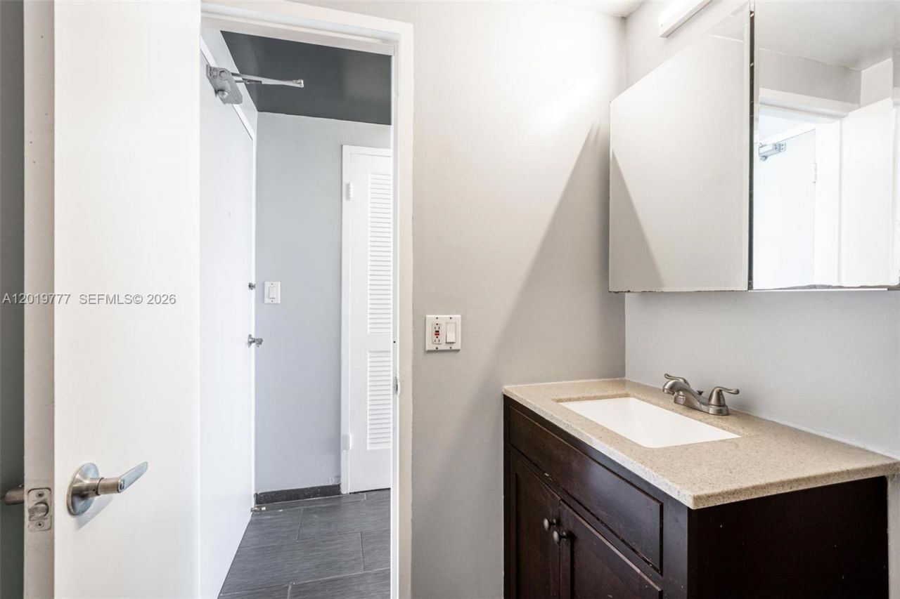1720 Harrison St , Unit 9F, Hollywood, FL 33020 Photo