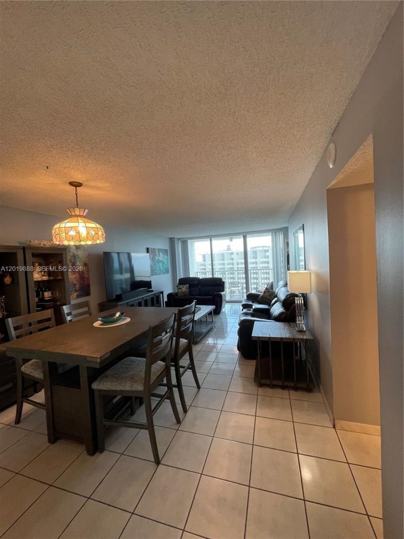 2655 Collins Ave , Unit 1907, Miami Beach, FL 33140 Photo