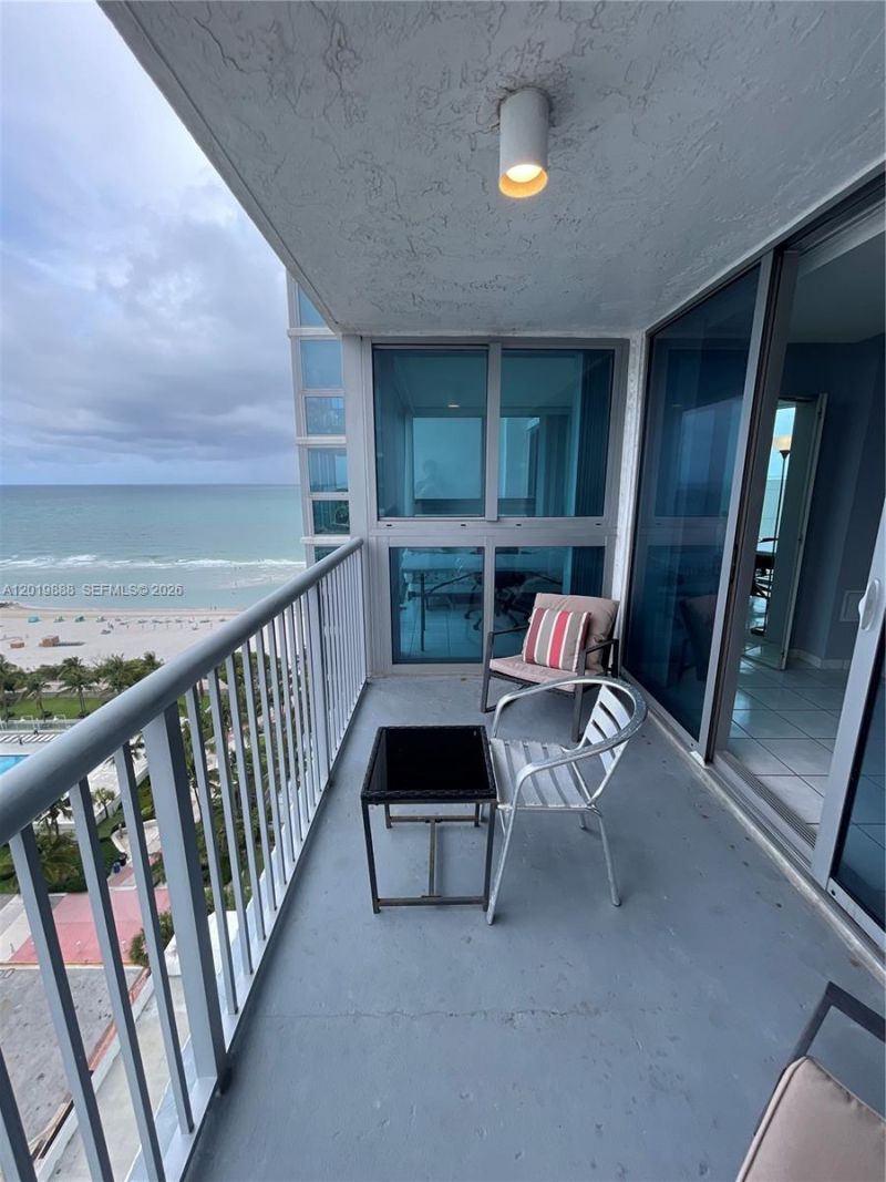 2655 Collins Ave , Unit 1907, Miami Beach, FL 33140 Photo