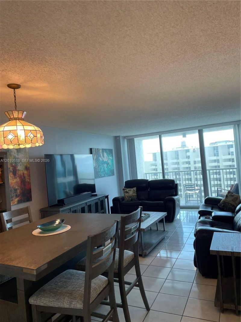2655 Collins Ave , Unit 1907, Miami Beach, FL 33140 Photo