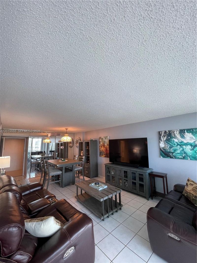 2655 Collins Ave , Unit 1907, Miami Beach, FL 33140 Photo