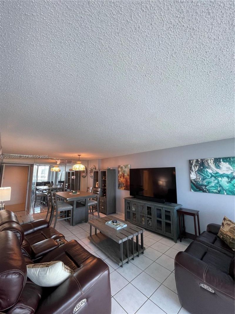 2655 Collins Ave , Unit 1907, Miami Beach, FL 33140 Photo
