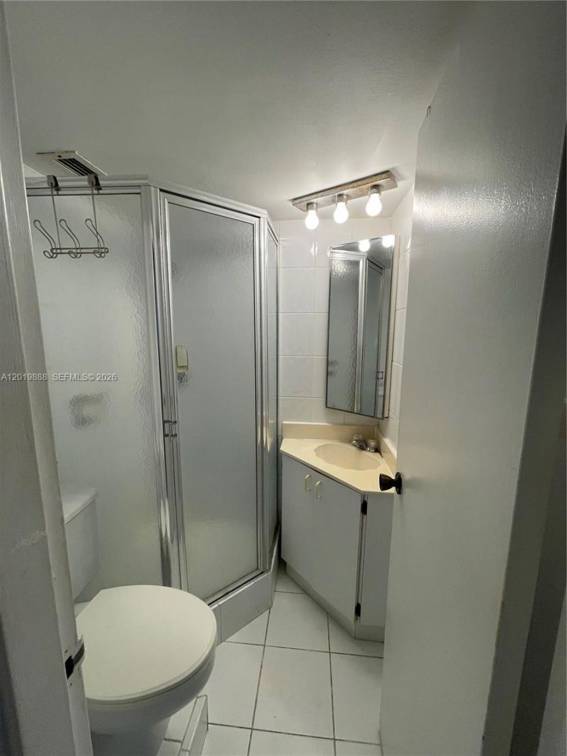 2655 Collins Ave , Unit 1907, Miami Beach, FL 33140 Photo