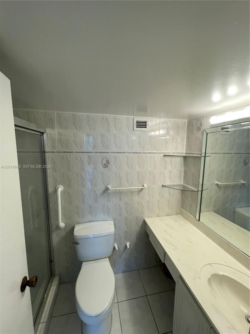 2655 Collins Ave , Unit 1907, Miami Beach, FL 33140 Photo