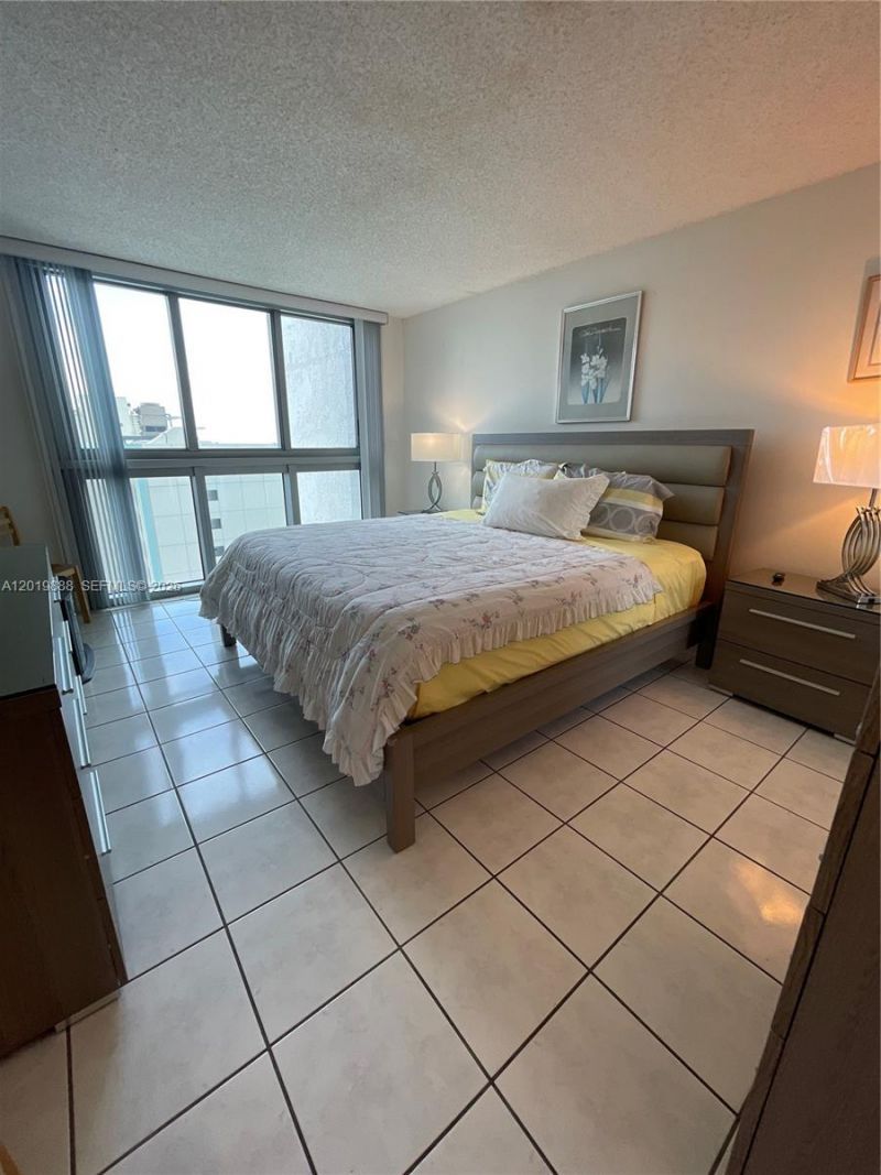 2655 Collins Ave , Unit 1907, Miami Beach, FL 33140 Photo
