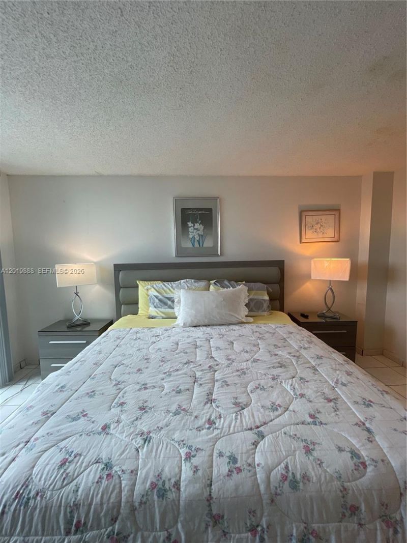 2655 Collins Ave , Unit 1907, Miami Beach, FL 33140 Photo