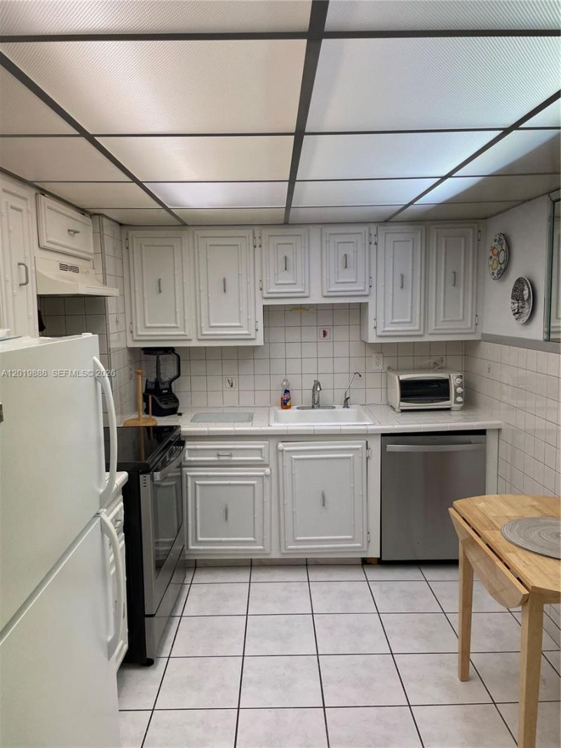 2655 Collins Ave , Unit 1907, Miami Beach, FL 33140 Photo