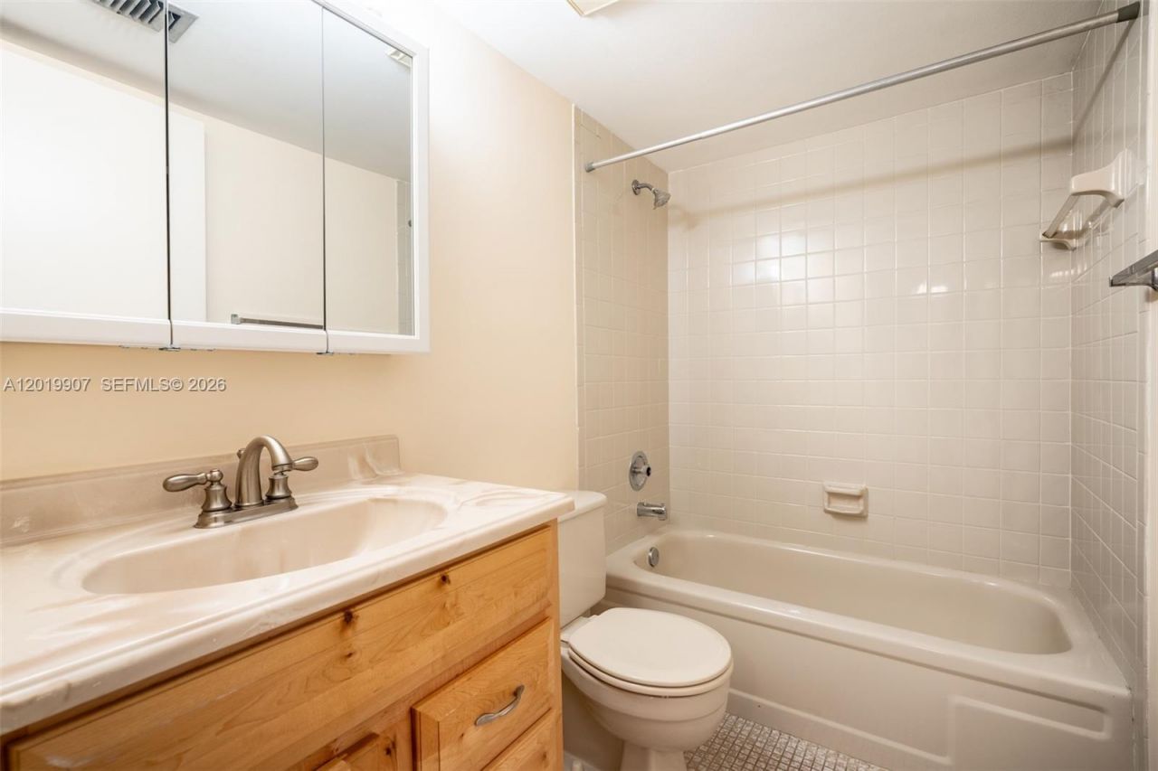 260 NW 76th Ave , Unit 404, Margate, FL 33063 Photo