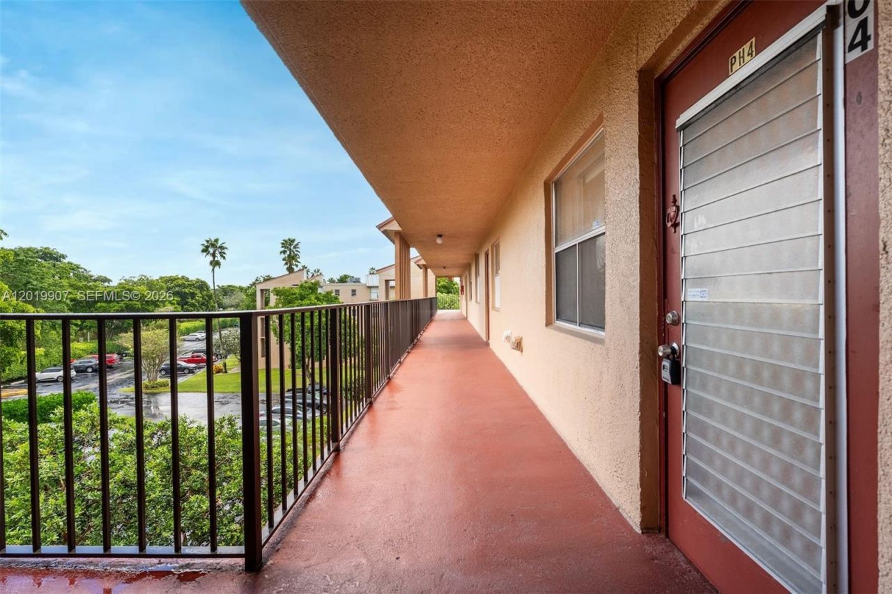 260 NW 76th Ave , Unit 404, Margate, FL 33063 Photo