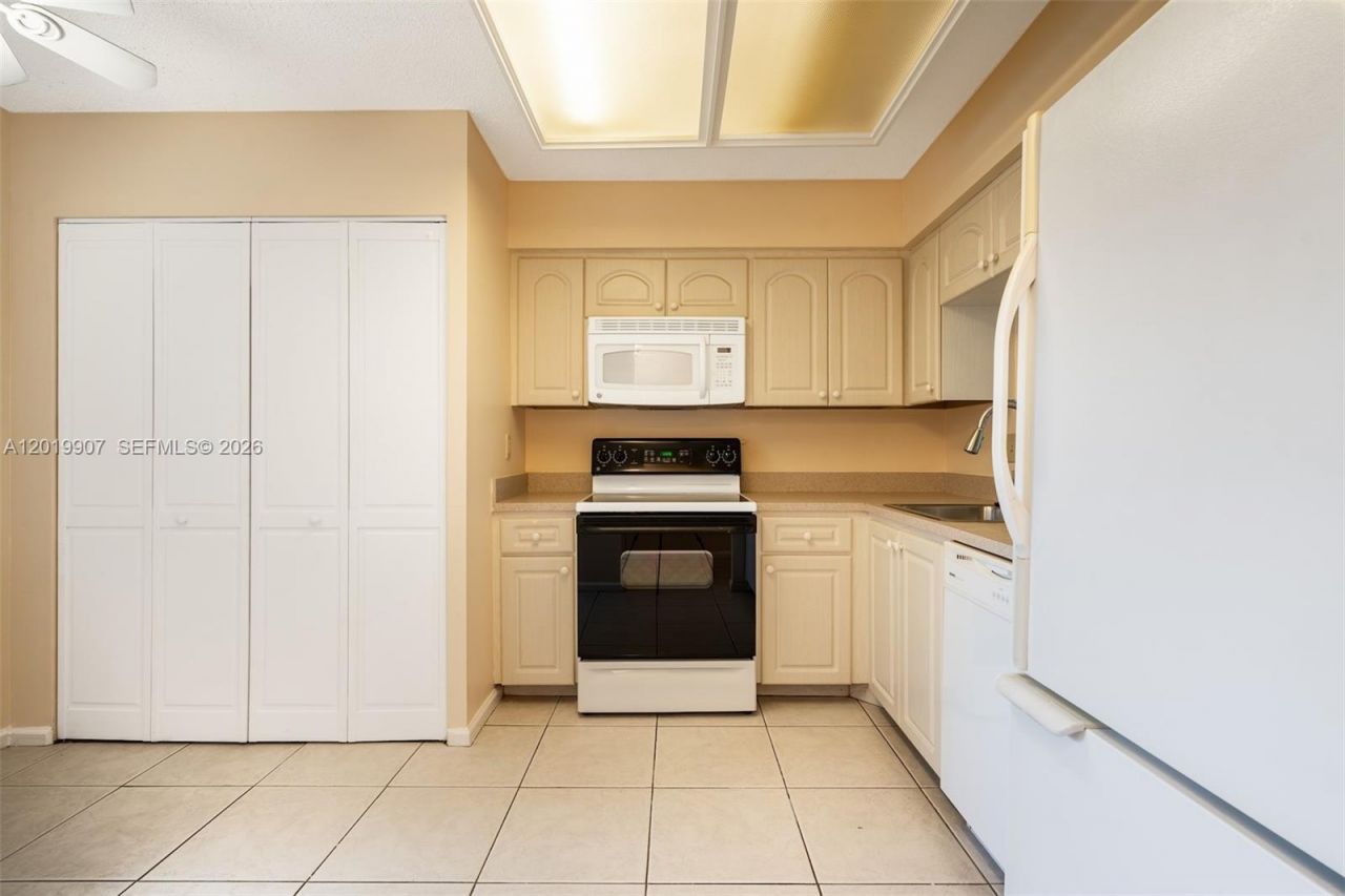 260 NW 76th Ave , Unit 404, Margate, FL 33063 Photo