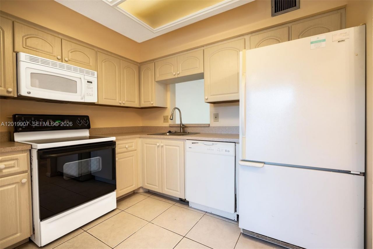 260 NW 76th Ave , Unit 404, Margate, FL 33063 Photo