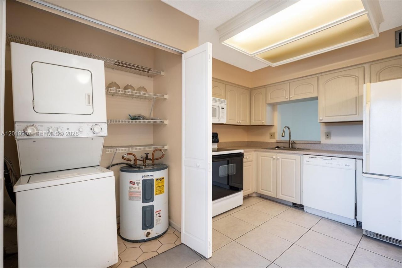 260 NW 76th Ave , Unit 404, Margate, FL 33063 Photo