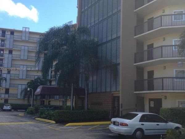 3101 N Country Club Dr , Unit 510, Aventura, FL 33180