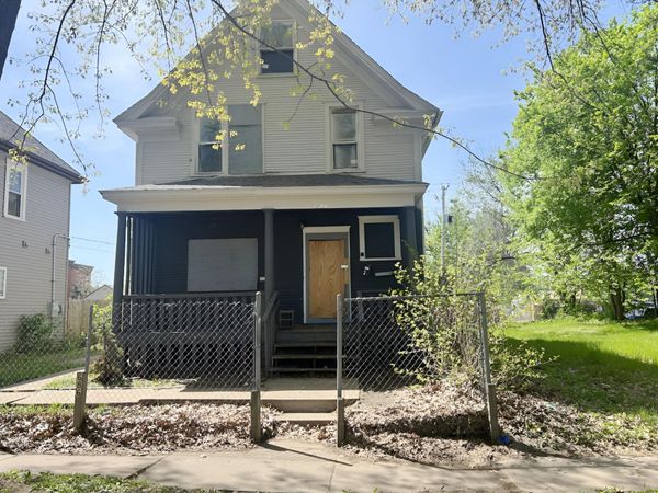 686 Sherburne Avenue , Saint Paul, MN 55104