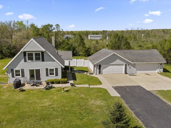 26016 Yankee Street, Edwardsburg, MI 49112