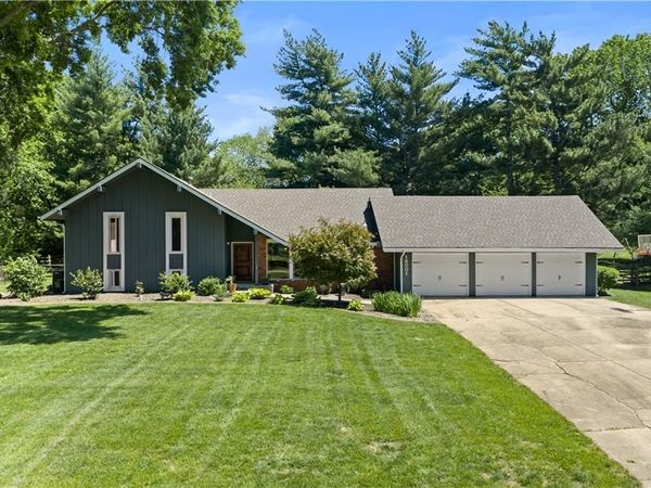 16001 RUSSELL Road, Stilwell, KS 66085
