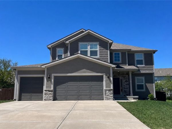 1273 SW Nagona Lane, Lee's Summit, MO 64082