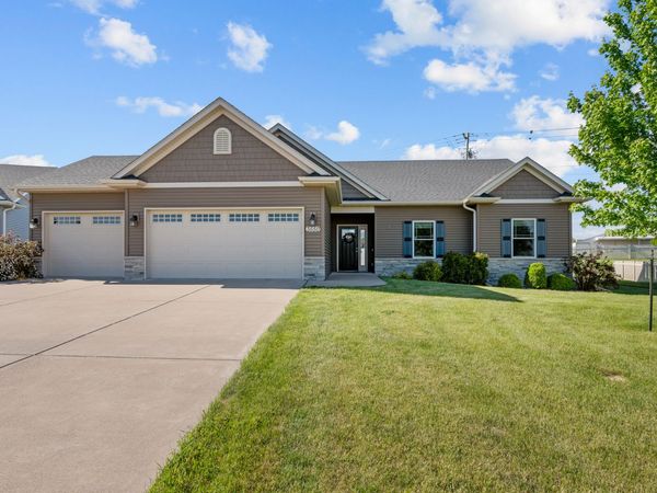 3550 Deckard Drive, Bettendorf, IA 52722
