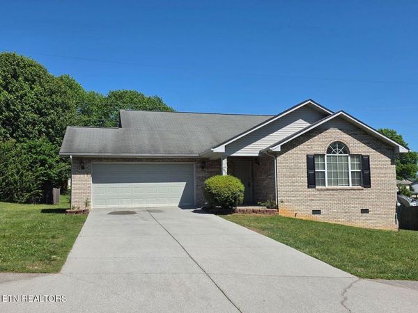 1012 Willow Creek Circle, Maryville, TN 37804