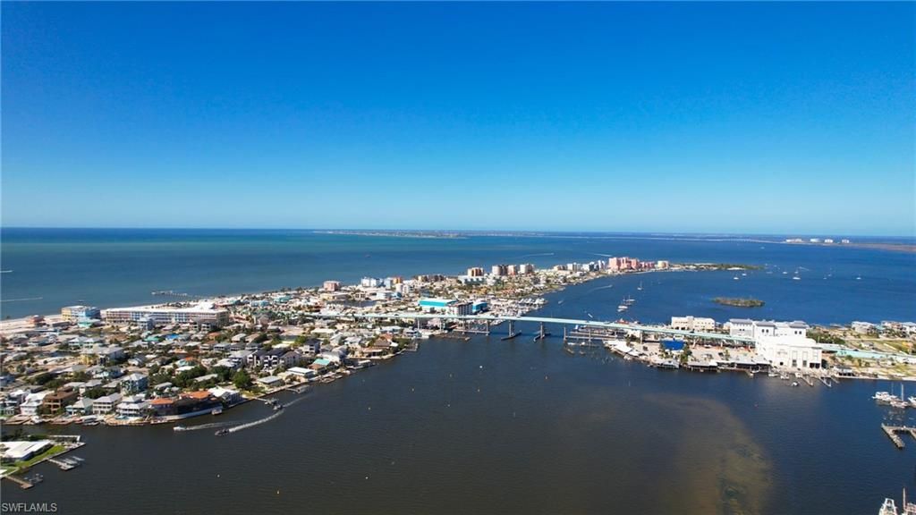 19281 #32-33 San Carlos Blvd, Fort Myers Beach, FL 33931 Photo
