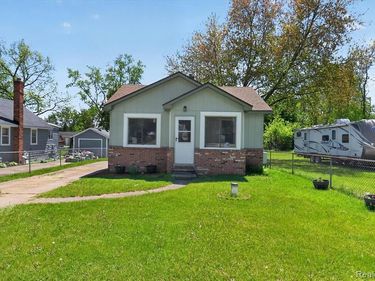 677 Lucille Drive, Wolverine Lake Vlg, MI 48390