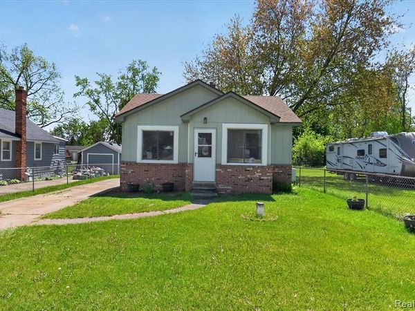 677 Lucille Drive, Wolverine Lake Vlg, MI 48390