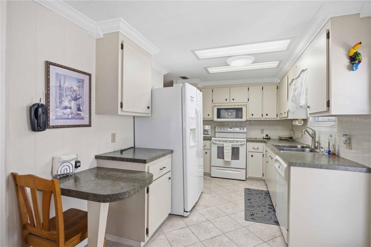 16 S Granada Plaza, Englewood, FL 34223 Photo