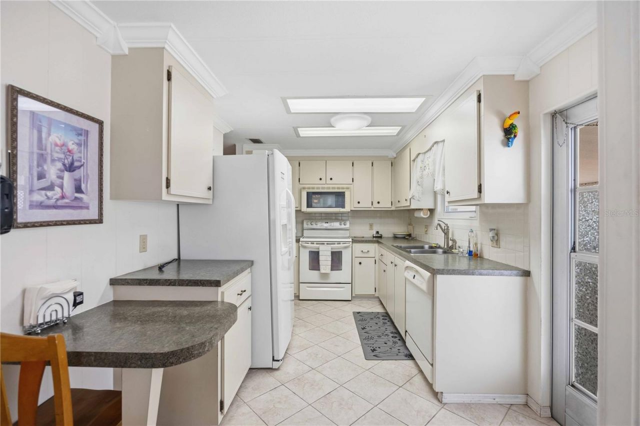 16 S Granada Plaza, Englewood, FL 34223 Photo