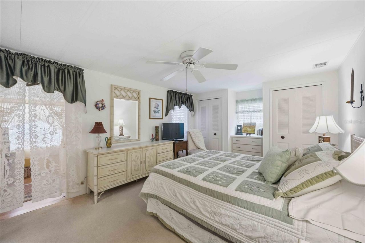 16 S Granada Plaza, Englewood, FL 34223 Photo