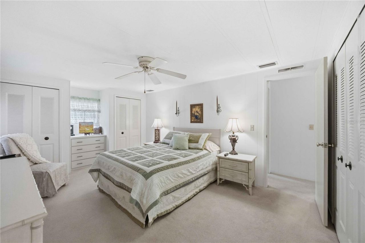 16 S Granada Plaza, Englewood, FL 34223 Photo