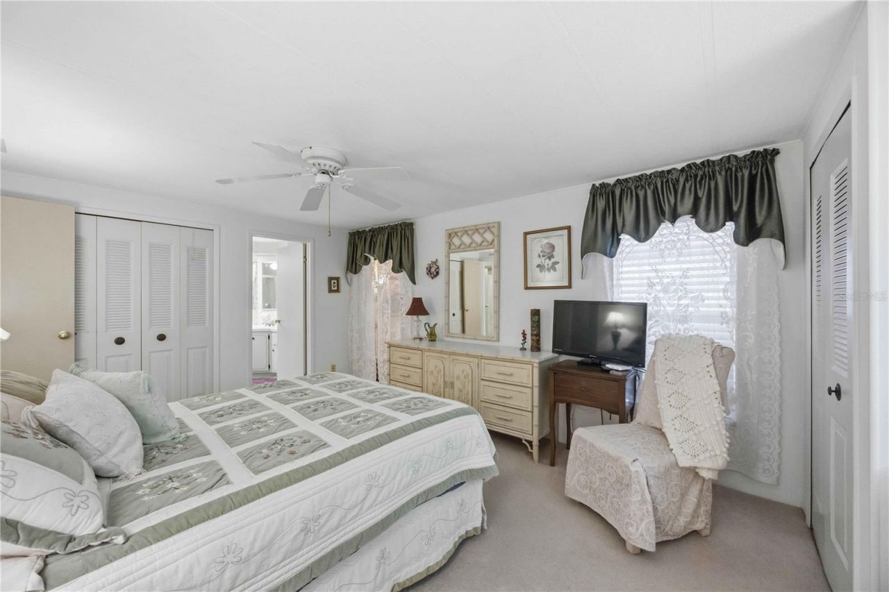 16 S Granada Plaza, Englewood, FL 34223 Photo